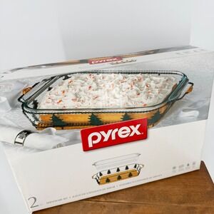 Pyrex 2 Piece Serveware Set Glass Baking Dish with Christmas Tree Woven Basket